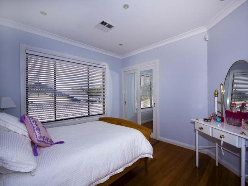 8 Rafter Crescent, Abbotsbury NSW 2176