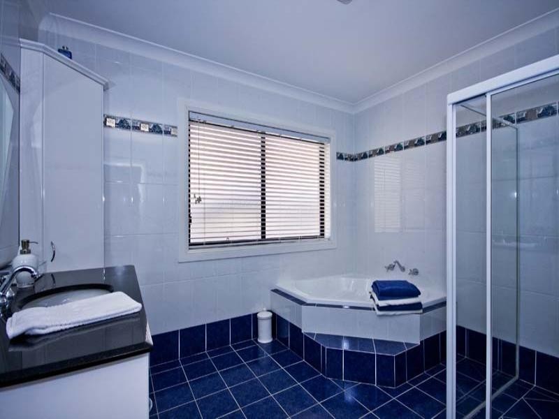 8 Rafter Crescent, Abbotsbury NSW 2176