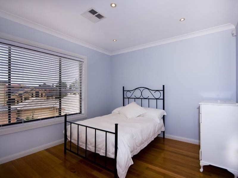 8 Rafter Crescent, Abbotsbury NSW 2176