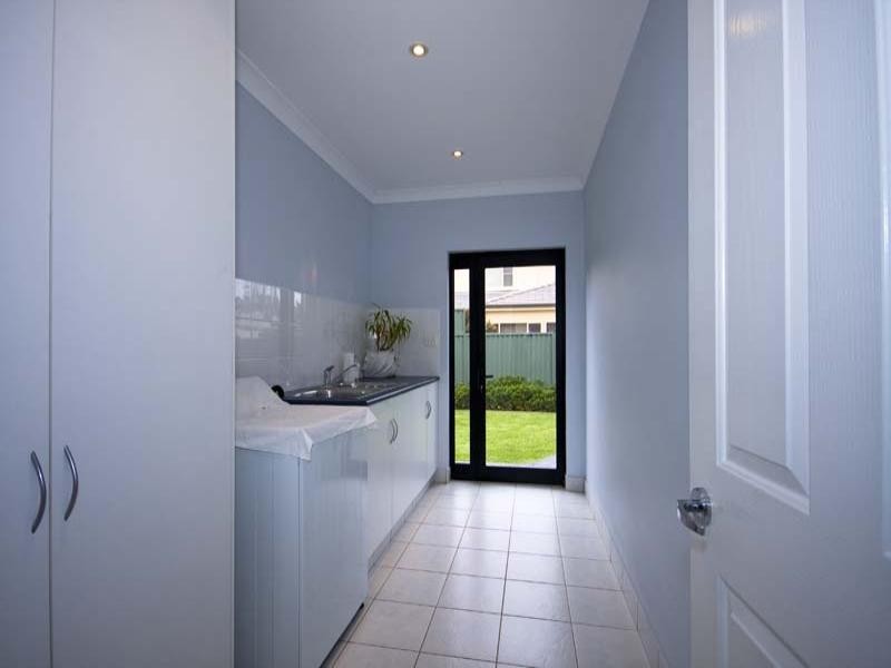 8 Rafter Crescent, Abbotsbury NSW 2176