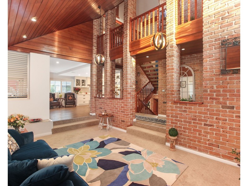 6 Avalon Close, Bossley Park NSW 2176