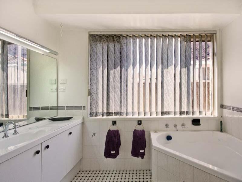 15 Rhys Place, Edensor Park NSW 2176