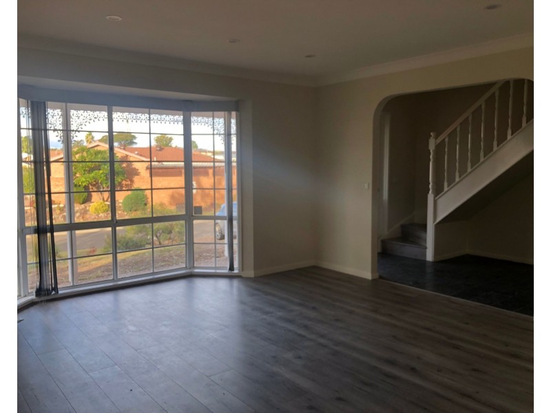 11 Mildara Place, Edensor Park NSW 2176