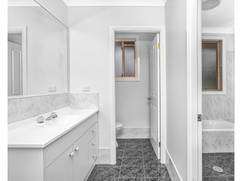 64 Quarry Road, Bossley Park NSW 2176