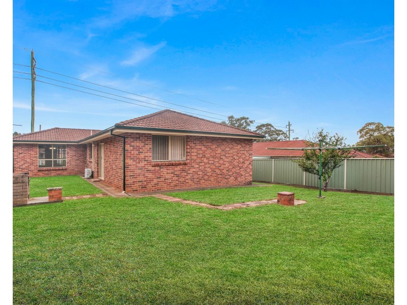 64 Quarry Road, Bossley Park NSW 2176