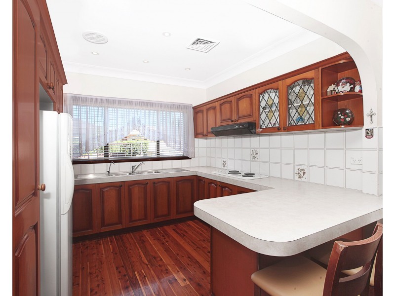 14 Glenfern Crescent, Bossley Park NSW 2176