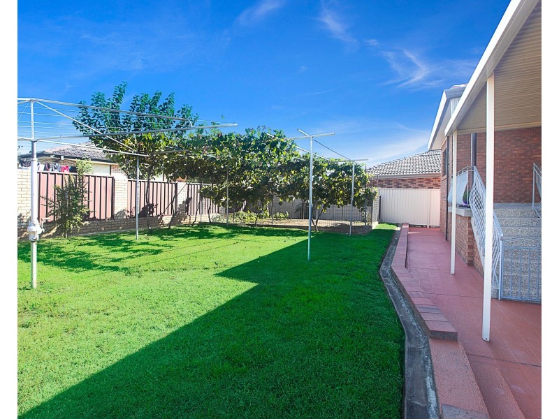 14 Glenfern Crescent, Bossley Park NSW 2176
