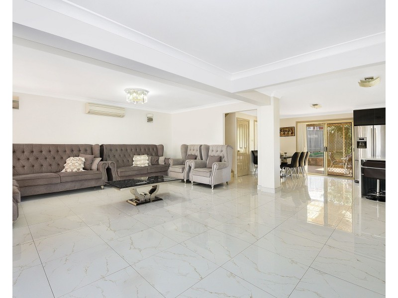 32a Cuthbert Crescent, Edensor Park NSW 2176