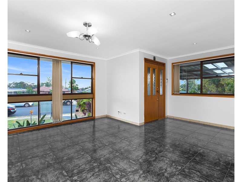 7 Benghazi Street, Bossley Park NSW 2176