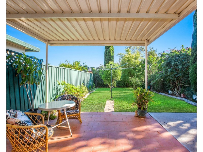 2/125 Humphries Road, St Johns Park NSW 2176