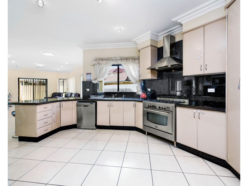 12 Currey Place, Fairfield West NSW 2165