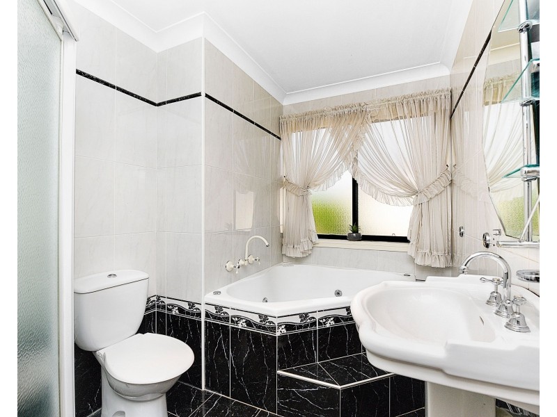 12 Currey Place, Fairfield West NSW 2165