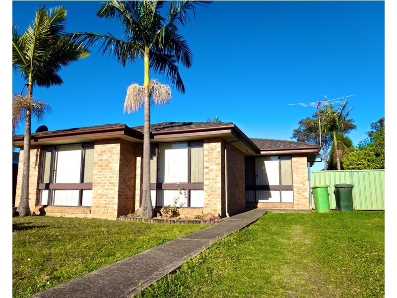 8 Barrington Street, Bossley Park NSW 2176