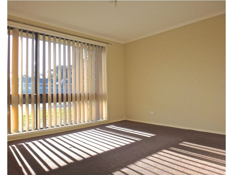 8 Barrington Street, Bossley Park NSW 2176