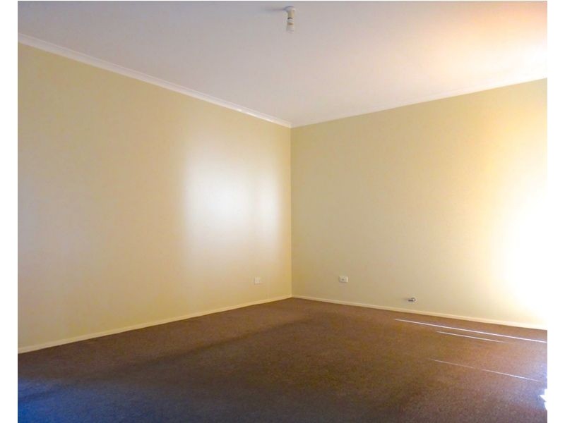 8 Barrington Street, Bossley Park NSW 2176