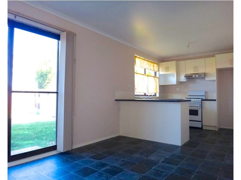 8 Barrington Street, Bossley Park NSW 2176