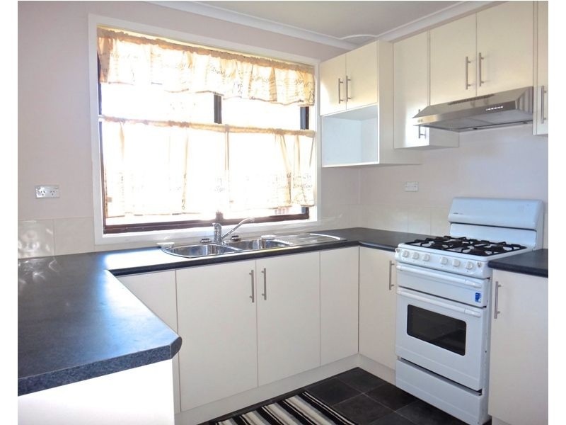 8 Barrington Street, Bossley Park NSW 2176