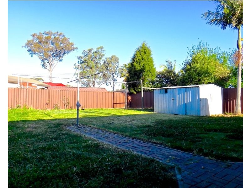 8 Barrington Street, Bossley Park NSW 2176