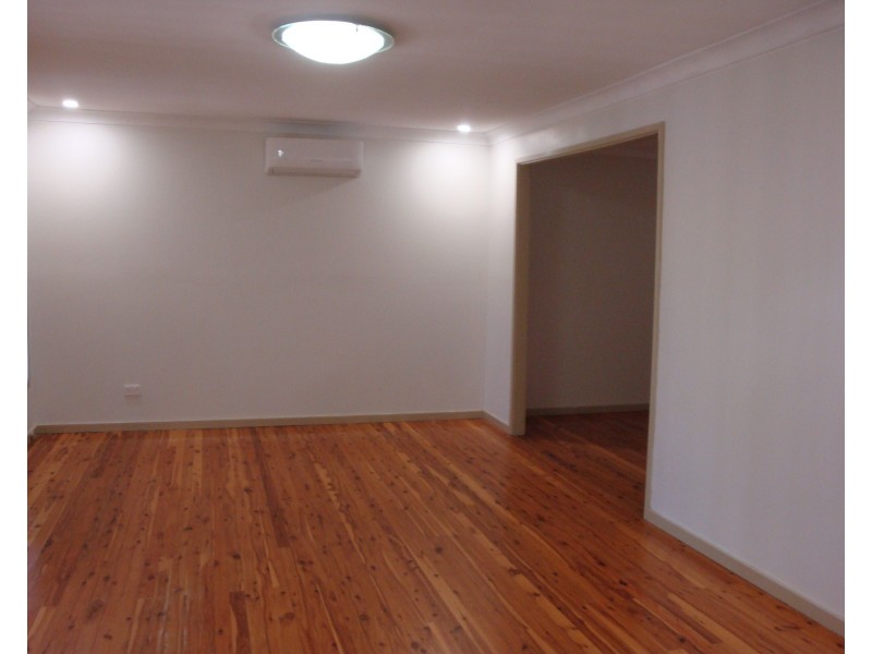 32 Ainsworth Crescent, Wetherill Park NSW 2164