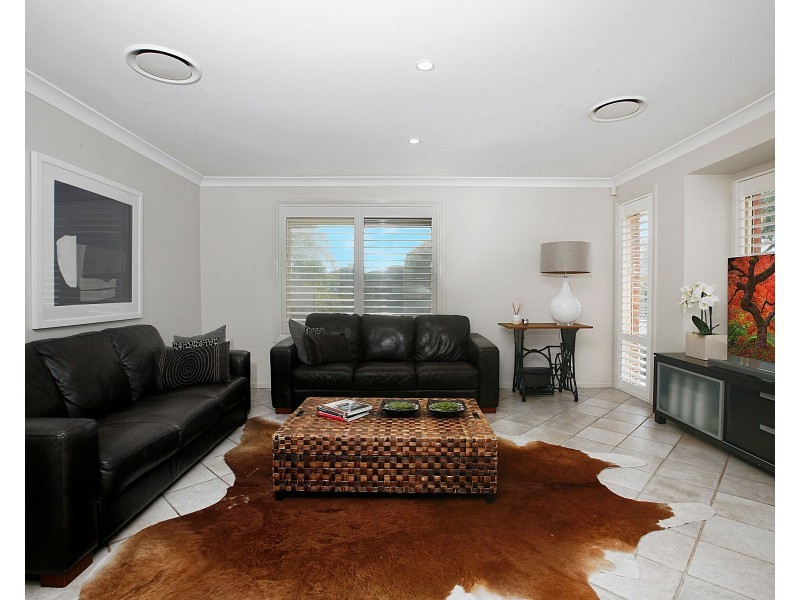 16 Kangaroo Close, Green Valley NSW 2168