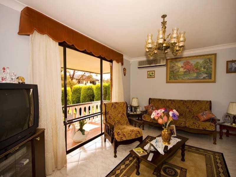 5 Apache Road, Bossley Park NSW 2176