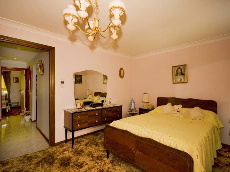 5 Apache Road, Bossley Park NSW 2176