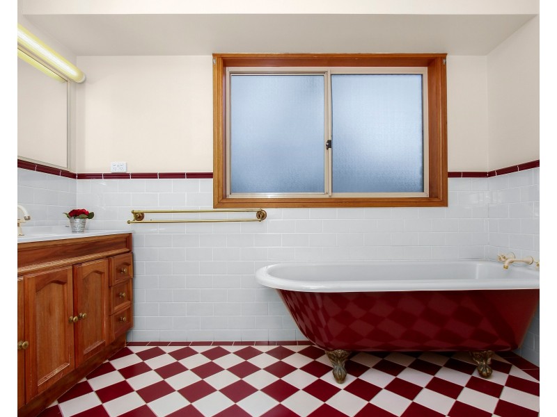 5 Hoop Place, Spring Farm NSW 2570