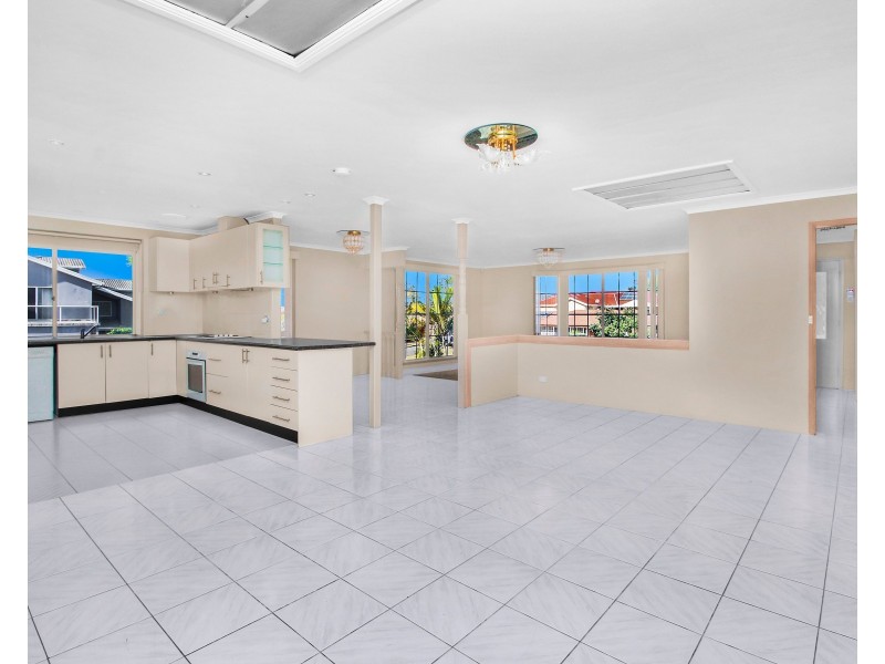 19 Garrison Road, Bossley Park NSW 2176