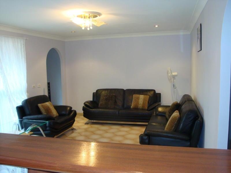 8 Hope Crescent, Bossley Park NSW 2176