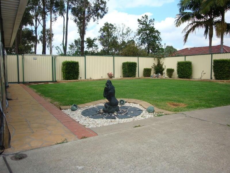 8 Hope Crescent, Bossley Park NSW 2176