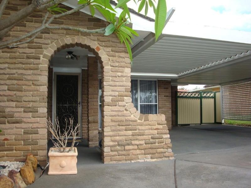 8 Hope Crescent, Bossley Park NSW 2176