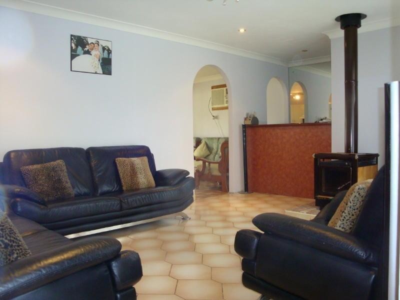 8 Hope Crescent, Bossley Park NSW 2176