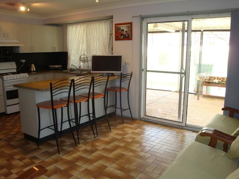 8 Hope Crescent, Bossley Park NSW 2176