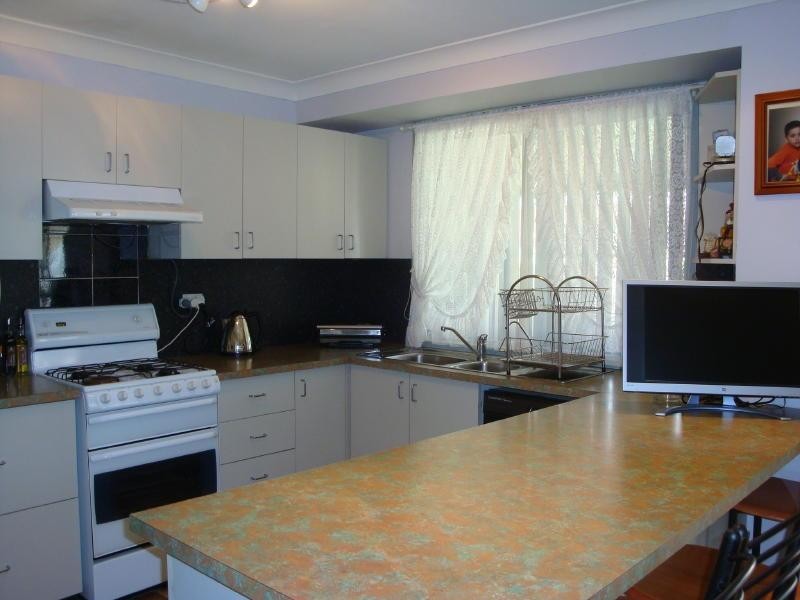 8 Hope Crescent, Bossley Park NSW 2176