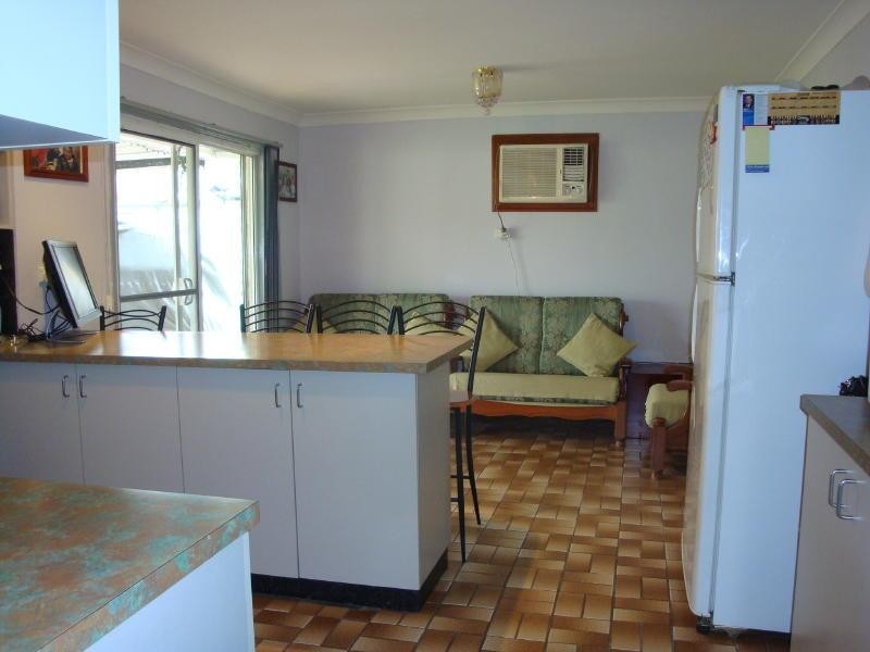 8 Hope Crescent, Bossley Park NSW 2176