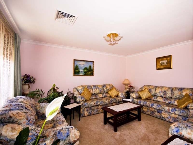 42 Castlereagh Street, Bossley Park NSW 2176