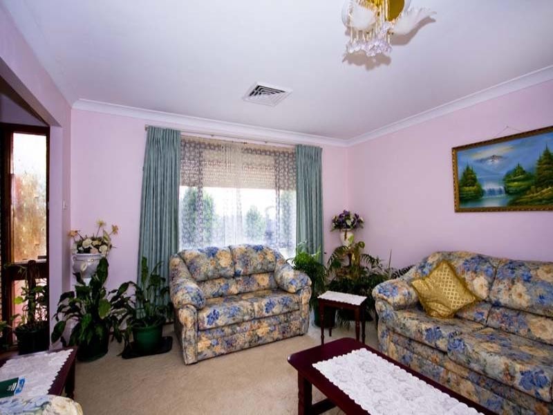 42 Castlereagh Street, Bossley Park NSW 2176