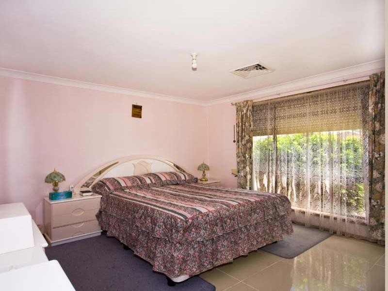 42 Castlereagh Street, Bossley Park NSW 2176
