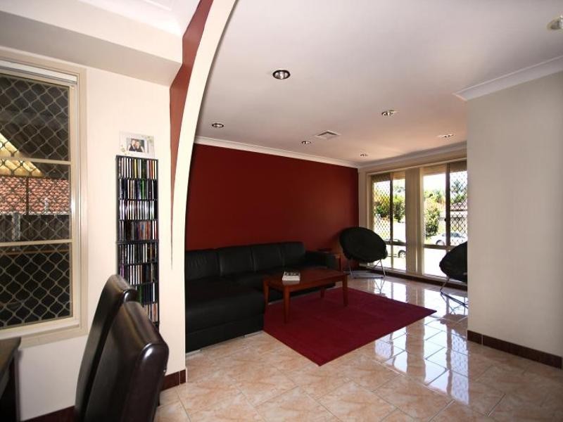 4 Glenton Street, Abbotsbury NSW 2176