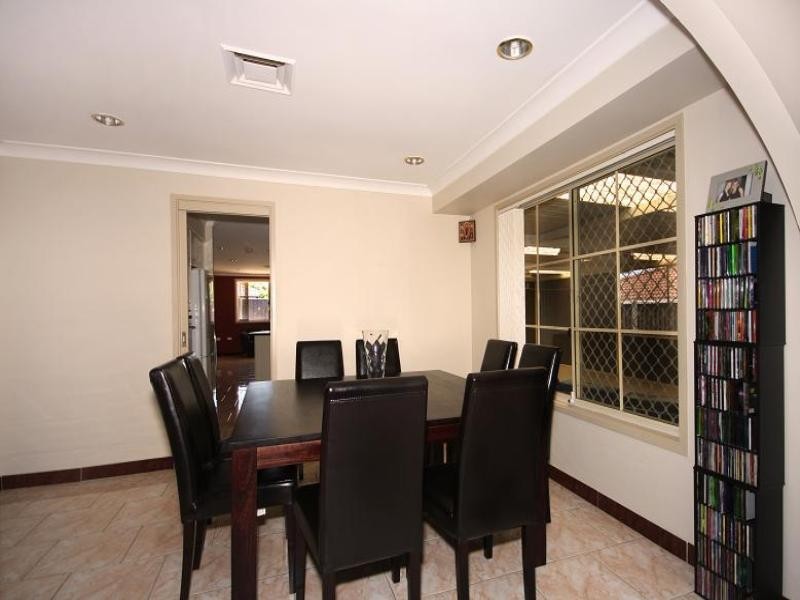 4 Glenton Street, Abbotsbury NSW 2176