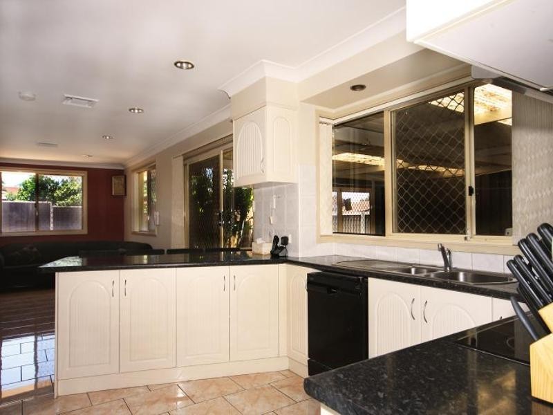 4 Glenton Street, Abbotsbury NSW 2176