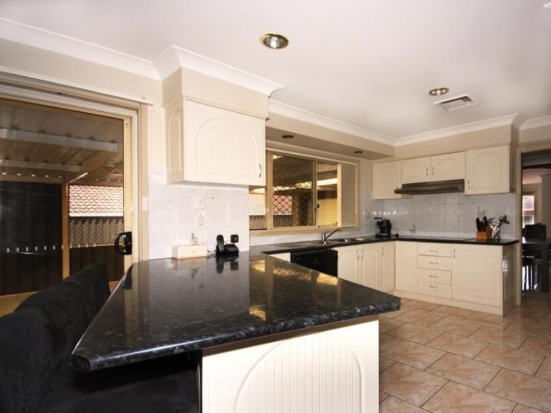 4 Glenton Street, Abbotsbury NSW 2176