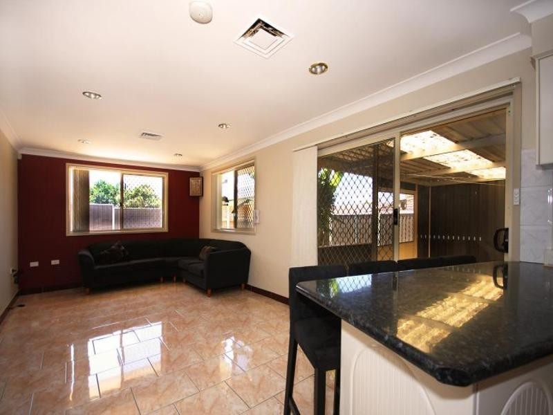 4 Glenton Street, Abbotsbury NSW 2176