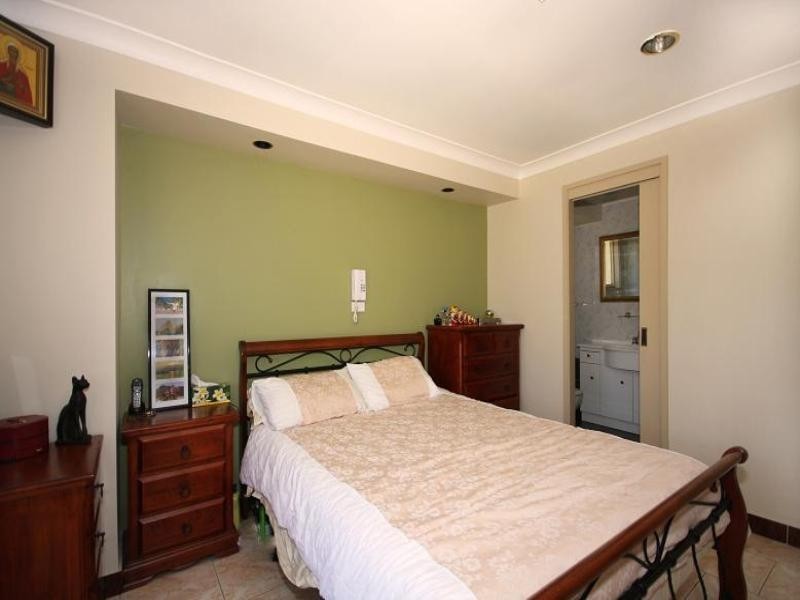 4 Glenton Street, Abbotsbury NSW 2176