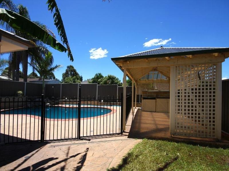 4 Glenton Street, Abbotsbury NSW 2176