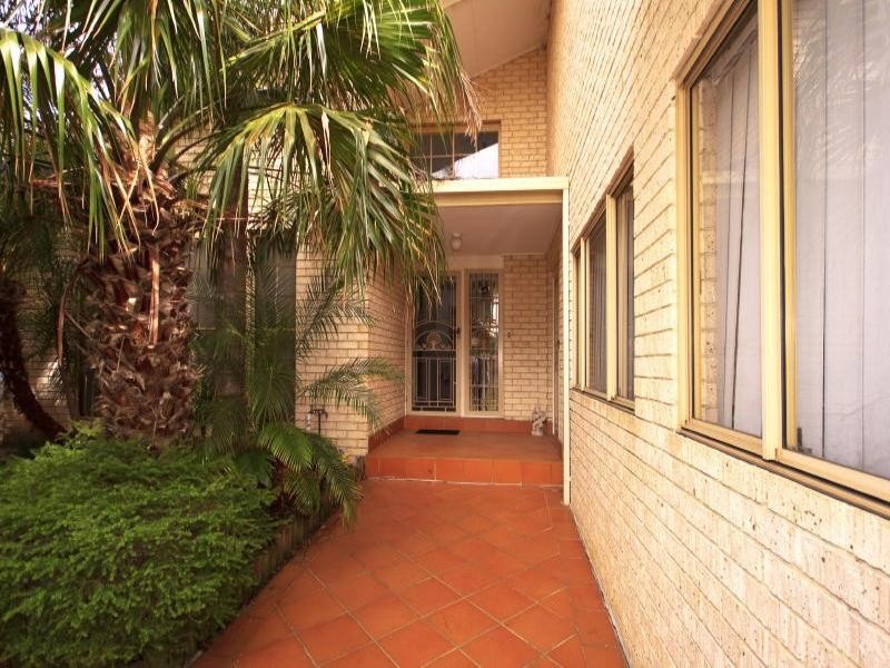 3 Avalon Close, Bossley Park NSW 2176