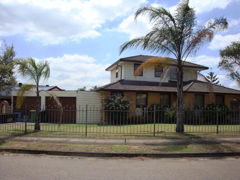 2 Olga Close, Bossley Park NSW 2176