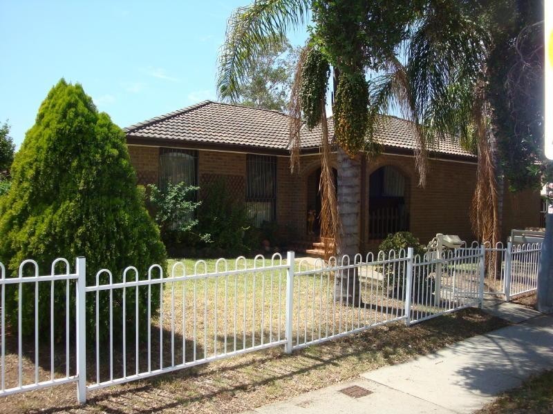 18 Quarry Road, Bossley Park NSW 2176