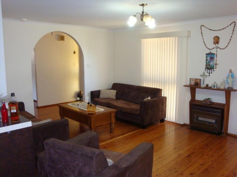 18 Quarry Road, Bossley Park NSW 2176