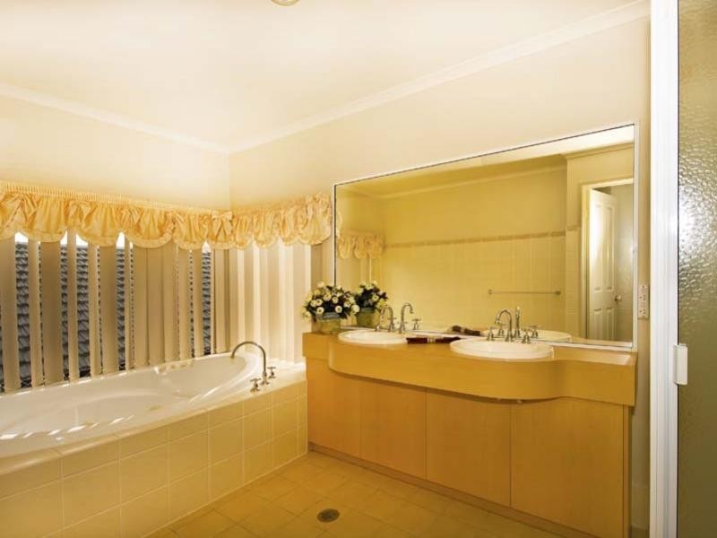 33 Clementina Circuit, Cecil Hills NSW 2171